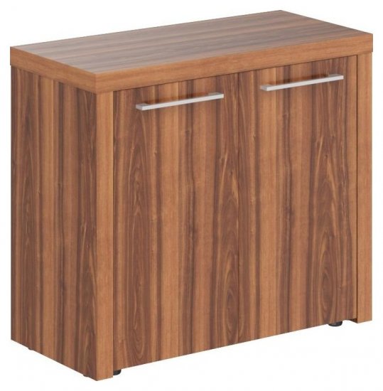 Шкаф с глухими малыми дверьми и топом