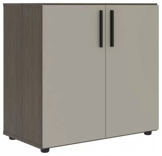 Шкаф с глухими малыми дверьми